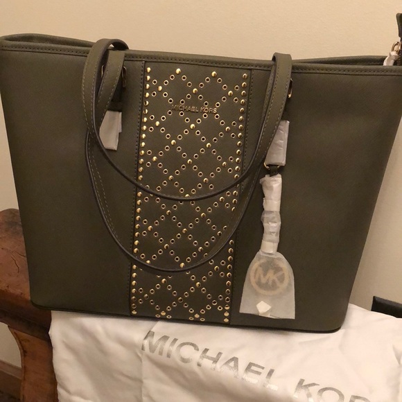 Michael Kors Handbags - Michael Kors Jet Set Tote